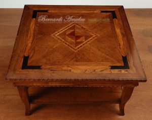 Tavolino da salotto stile classico in legno intarsiato made in Italy